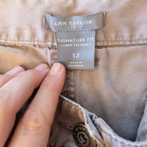 Ann Taylor Signature Fit Shorts Size 12 Khaki Casual Utility Lower Waist - Picture 3 of 3